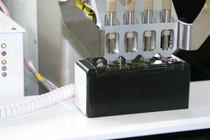 Nano volume fluid dispenser